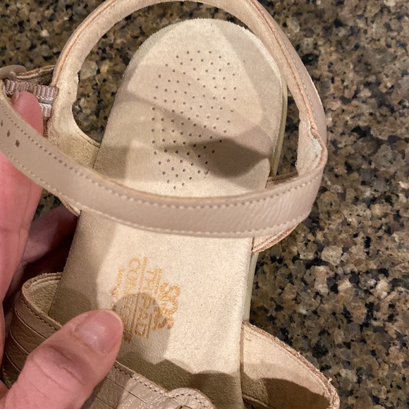 Sandals - Picture 6 of 7